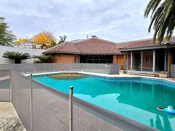 CASA CHALET 5 AMB. PISCINA SAUNA JACUZZI COCHERA