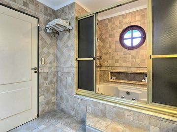 CASA CHALET 5 AMB. PISCINA SAUNA JACUZZI COCHERA