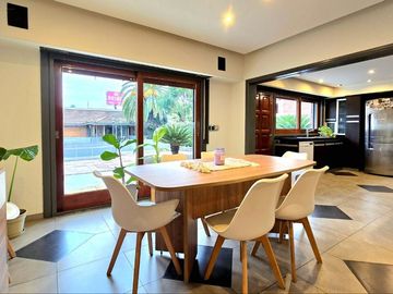CASA CHALET 5 AMB. PISCINA SAUNA JACUZZI COCHERA