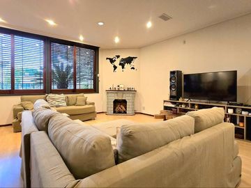 CASA CHALET 5 AMB. PISCINA SAUNA JACUZZI COCHERA
