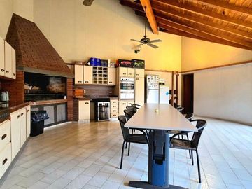 CASA CHALET 5 AMB. PISCINA SAUNA JACUZZI COCHERA