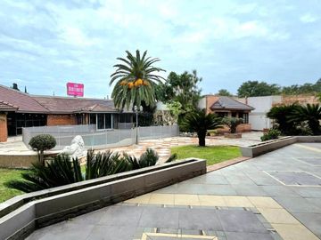 CASA CHALET 5 AMB. PISCINA SAUNA JACUZZI COCHERA