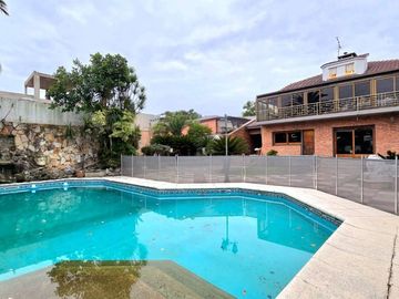 CASA CHALET 5 AMB. PISCINA SAUNA JACUZZI COCHERA