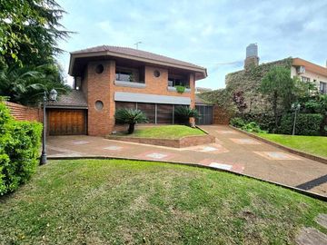 CASA CHALET 5 AMB. PISCINA SAUNA JACUZZI COCHERA