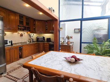 VENTA TRIPLEX 4 AMBIENTES SAAVEDRA COCHERA