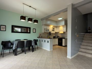 Venta Dúplex 3 Ambientes C/cochera-Patio-M Castro