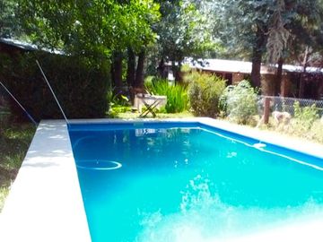 CASA EN VENTA CON PILETA Y AMPLIO TERRENO MORENO