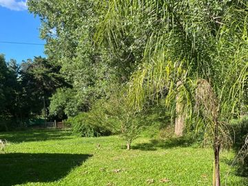 CASA EN VENTA CON PILETA Y AMPLIO TERRENO MORENO