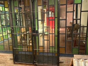 CASA EN VENTA CON PILETA Y AMPLIO TERRENO MORENO