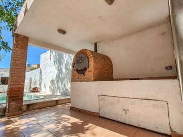 VENDO CASA 3 DORM. C/PILETA Bº CRISOL