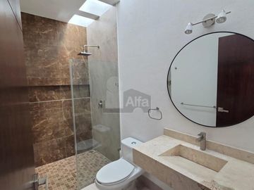 Casa de una planta en renta en Amberes Residencial | Mantenimiento incluido