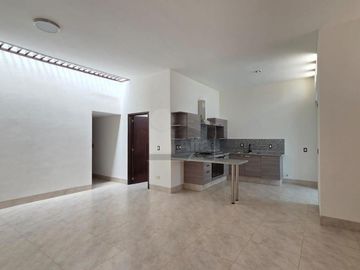 Casa de una planta en renta en Amberes Residencial | Mantenimiento incluido