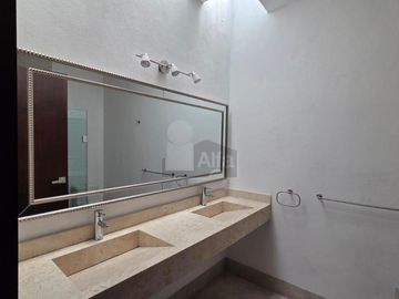 Casa de una planta en renta en Amberes Residencial | Mantenimiento incluido