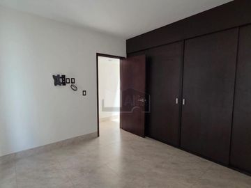 Casa de una planta en renta en Amberes Residencial | Mantenimiento incluido