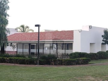 Casa de una planta en renta en Amberes Residencial | Mantenimiento incluido