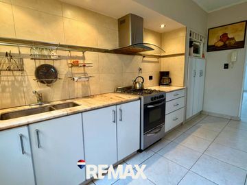 VENTA CASA EN PH AL FRENTE  3 DORM B° SAN MARTIN