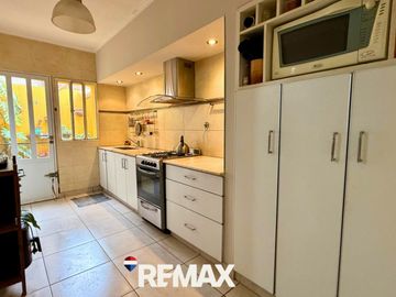 VENTA CASA EN PH AL FRENTE  3 DORM B° SAN MARTIN