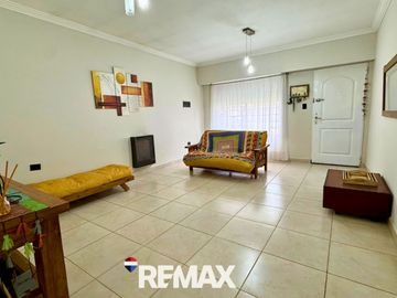 VENTA CASA EN PH AL FRENTE  3 DORM B° SAN MARTIN
