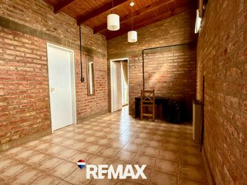 VENTA CASA EN PH AL FRENTE  3 DORM B° SAN MARTIN