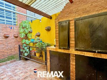VENTA CASA EN PH AL FRENTE  3 DORM B° SAN MARTIN