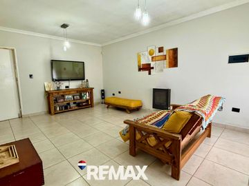 VENTA CASA EN PH AL FRENTE  3 DORM B° SAN MARTIN