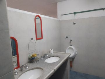 Alquiler Galpon zona oeste exelente acceso