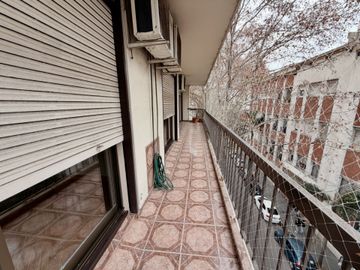 DEPARTAMENTO VENTA FLORES 4 AMBIENTES COCHERA DEP