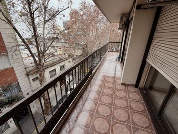 DEPARTAMENTO VENTA FLORES 4 AMBIENTES COCHERA DEP