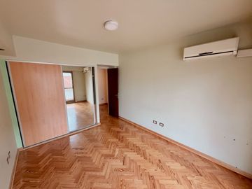 DEPARTAMENTO VENTA FLORES 4 AMBIENTES COCHERA DEP