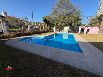 Casa en alquiler c/ cochera en Bajo la Viña