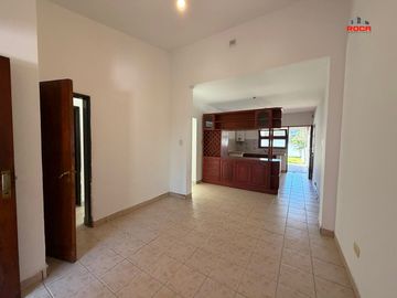 Casa en alquiler c/ cochera en Bajo la Viña