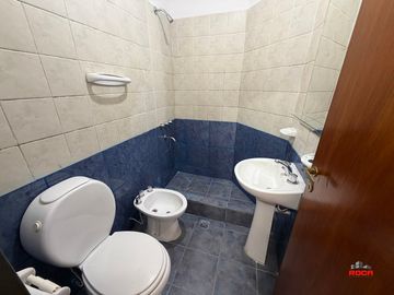 Casa en alquiler c/ cochera en Bajo la Viña