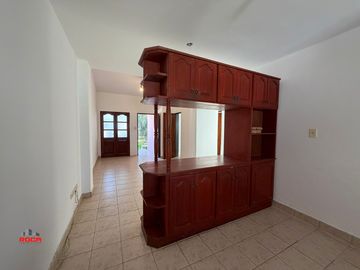 Casa en alquiler c/ cochera en Bajo la Viña