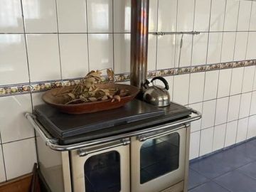CASA EN VENTA DE 7 DORM. EN CHILLÁN SECTOR LAS MARIPOSAS