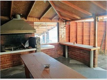 CASA EN VENTA DE 7 DORM. EN CHILLÁN SECTOR LAS MARIPOSAS