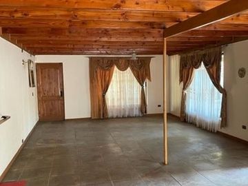 CASA EN VENTA DE 7 DORM. EN CHILLÁN SECTOR LAS MARIPOSAS