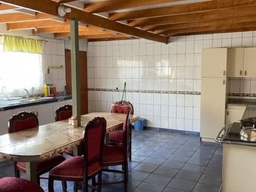 CASA EN VENTA DE 7 DORM. EN CHILLÁN SECTOR LAS MARIPOSAS