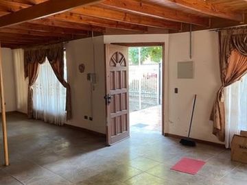 CASA EN VENTA DE 7 DORM. EN CHILLÁN SECTOR LAS MARIPOSAS