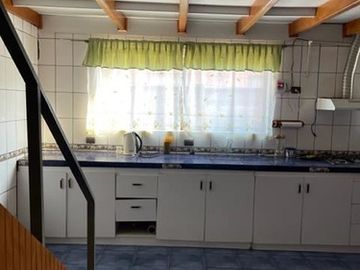 CASA EN VENTA DE 7 DORM. EN CHILLÁN SECTOR LAS MARIPOSAS