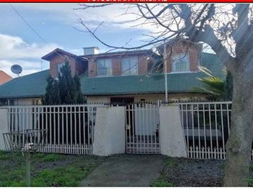 CASA EN VENTA DE 7 DORM. EN CHILLÁN SECTOR LAS MARIPOSAS