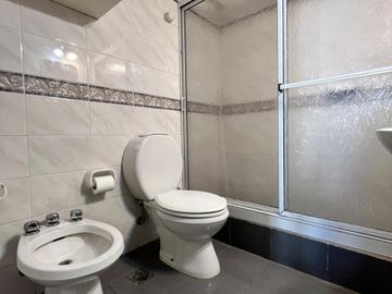 VENTA MONOAMBIENTE BALCON LUZ Y COCHERA COLEGIALES