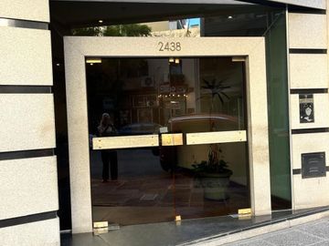 VENTA MONOAMBIENTE BALCON LUZ Y COCHERA COLEGIALES