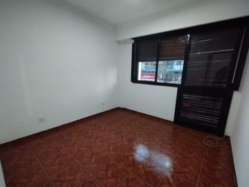 ALQUILER DEPARTAMENTO 3 AMBIENTES CON PATIO