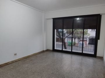ALQUILER DEPARTAMENTO 3 AMBIENTES CON PATIO