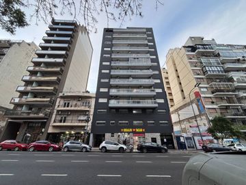 VENTA COCHERA CUBIERTA BOEDO
