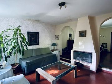 CASA 4 AMBIENTES EN  BARRIO UNO APTO CREDITO