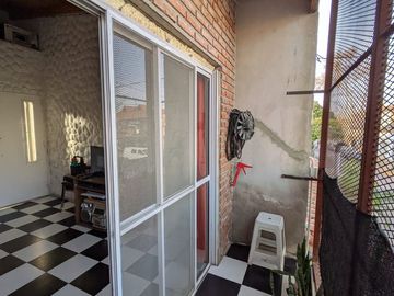 Venta 2 Dptos. cochera Vicente López 265 m2