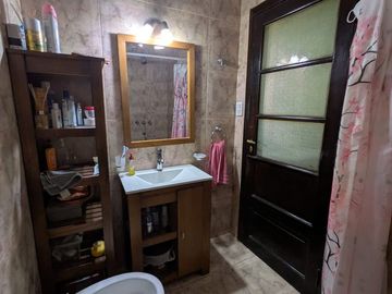 Venta 2 Dptos. cochera Vicente López 265 m2