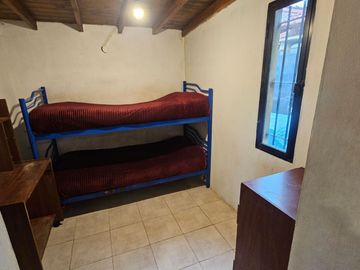 CASA VENTA 3 AMBIENTES MARMOL AMPLIO JARDIN