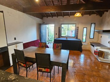 CASA VENTA 3 AMBIENTES MARMOL AMPLIO JARDIN